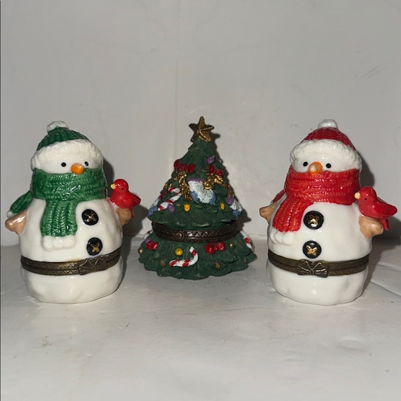 2 x Dept 56 Snowman - Cardinal Hinged Trinket Box Let It Snow + bonus Xmas tree - Picture 1 of 6
